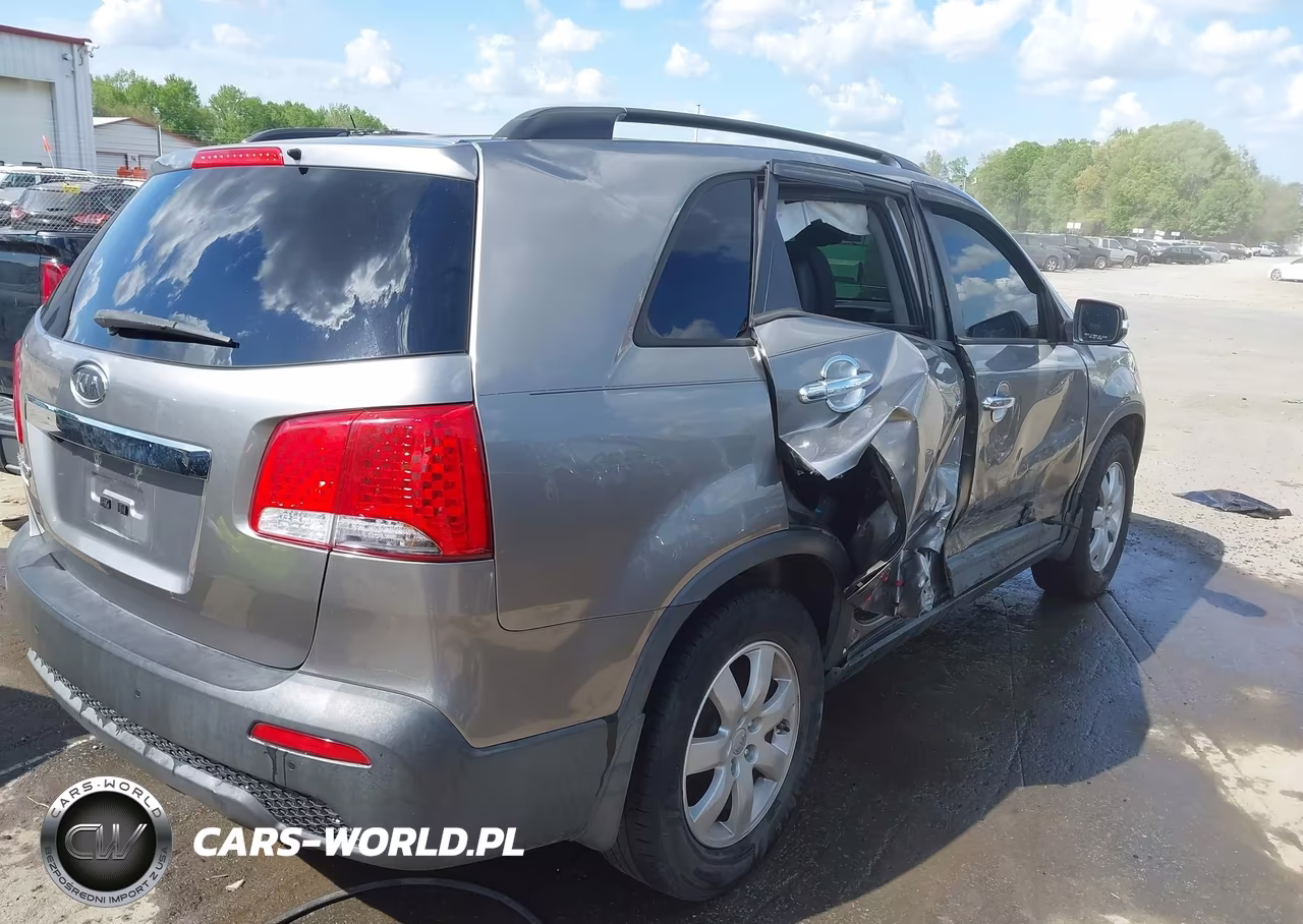 2012 Kia Sorento Lx VIN:5XYKT4A60CG260875 - 4