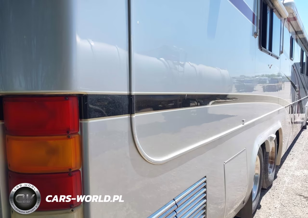 2000 Roadmaster Rail Executive Signature VIN:1RF120518Y1009169 - 4