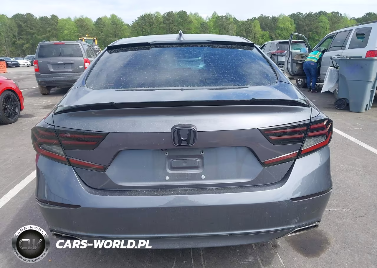 2018 Honda Accord Sport VIN:1HGCV1F3XJA087330 - 17