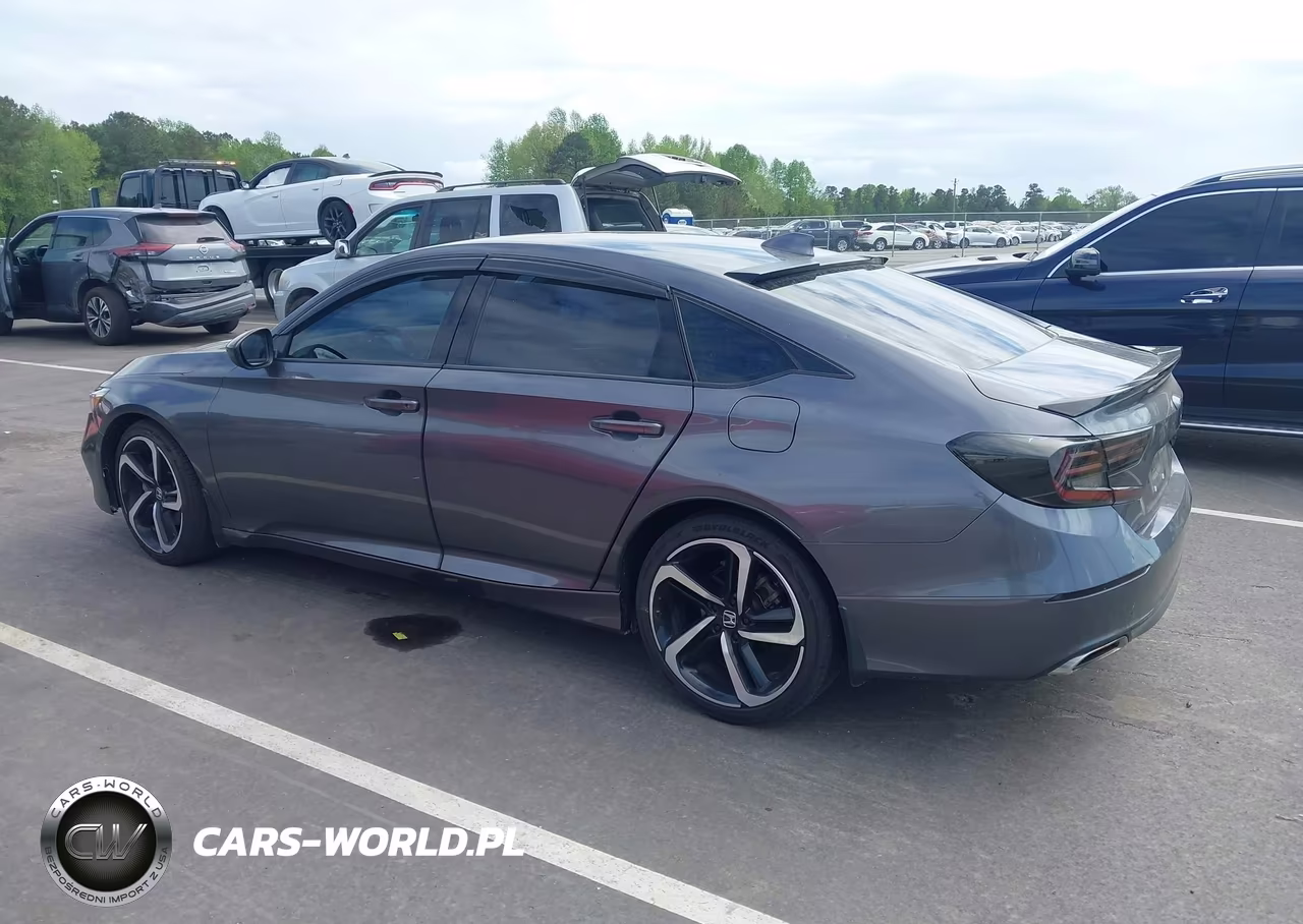 2018 Honda Accord Sport VIN:1HGCV1F3XJA087330 - 3