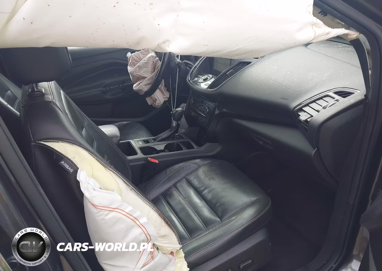 2017 Ford Escape Titanium VIN:1FMCU0J97HUF05841 - 5