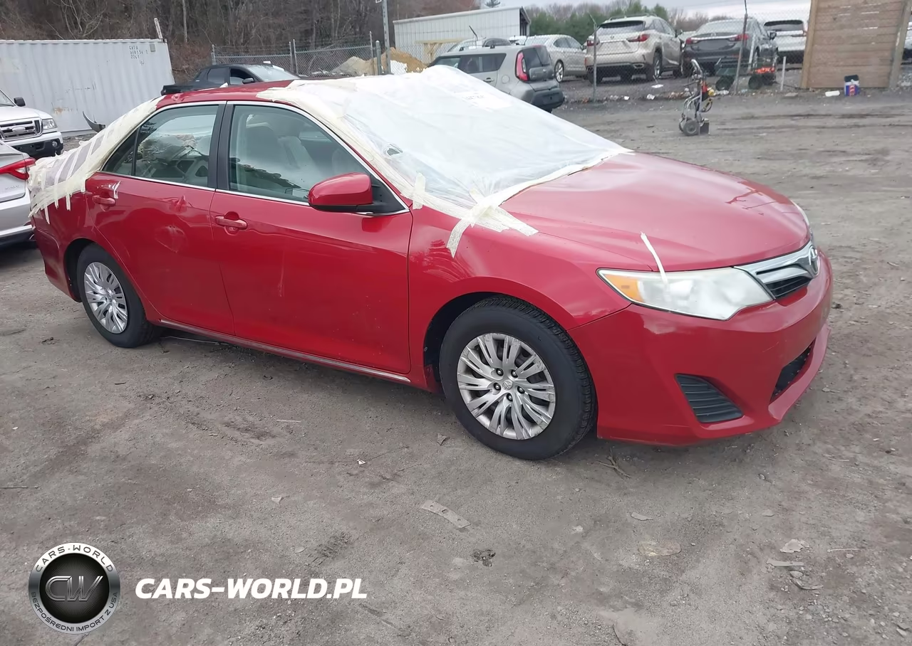 2014 Toyota Camry Le – zdjęcie 1 z 16