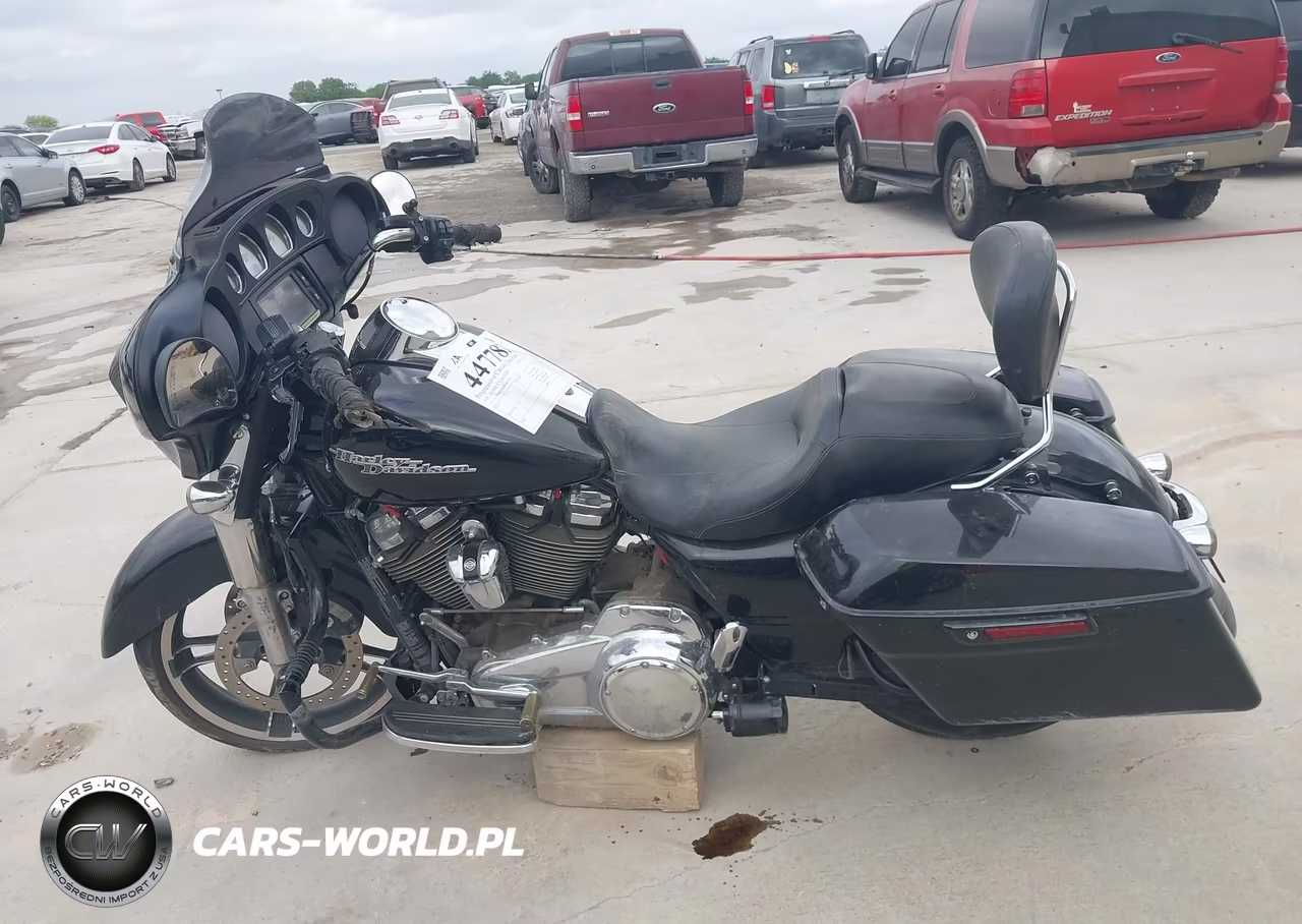 2018 Harley-Davidson Flhx Street Glide VIN:1HD1KBC1XJB685935 - 13