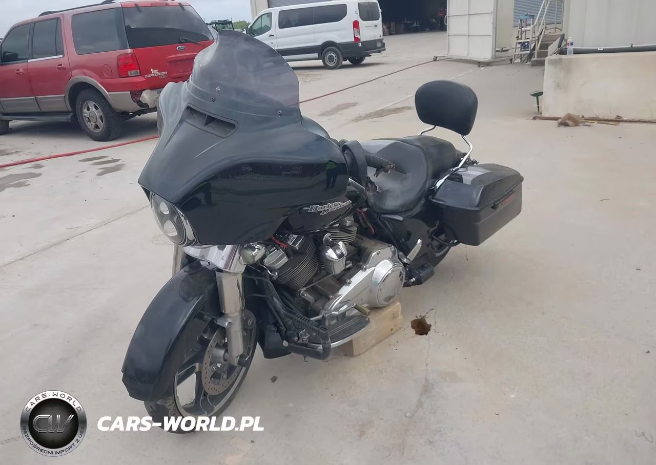 2018 Harley-Davidson Flhx Street Glide VIN:1HD1KBC1XJB685935 - 2
