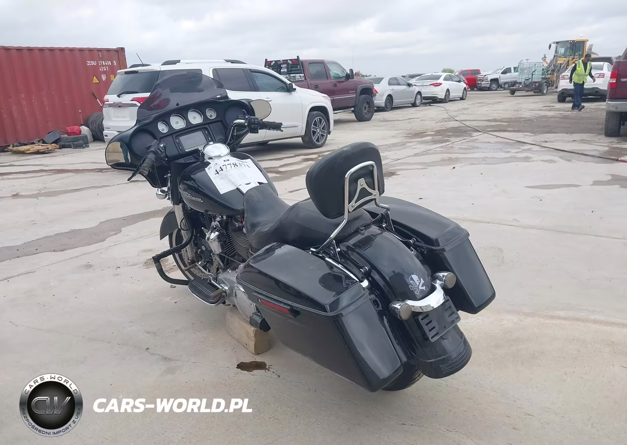 2018 Harley-Davidson Flhx Street Glide VIN:1HD1KBC1XJB685935 - 3