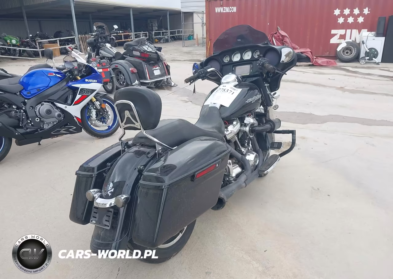 2018 Harley-Davidson Flhx Street Glide VIN:1HD1KBC1XJB685935 - 4