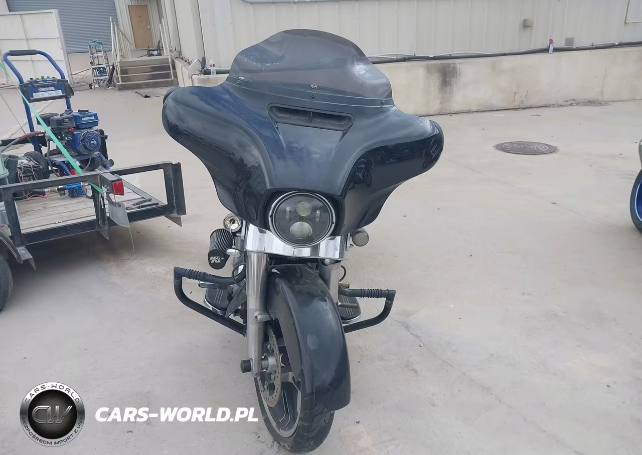 2018 Harley-Davidson Flhx Street Glide VIN:1HD1KBC1XJB685935 - 5