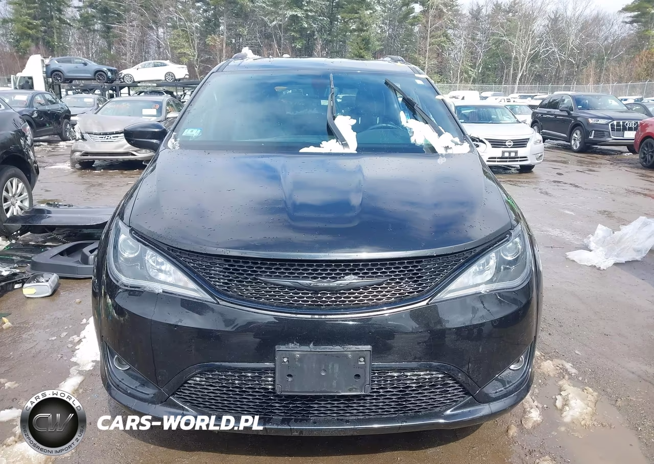 2020 Chrysler Pacifica Touring L VIN:2C4RC1BG1LR237864 - 13