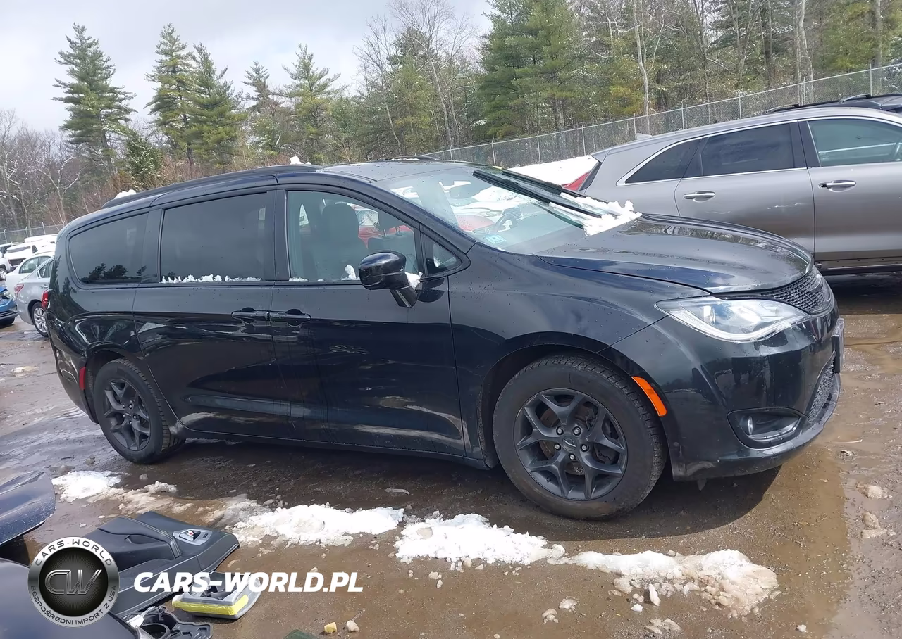 2020 Chrysler Pacifica Touring L VIN:2C4RC1BG1LR237864 - 14