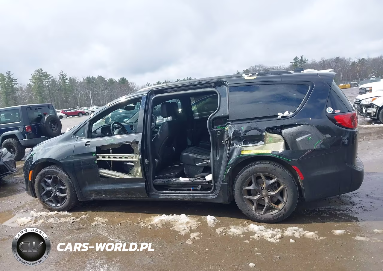 2020 Chrysler Pacifica Touring L VIN:2C4RC1BG1LR237864 - 15