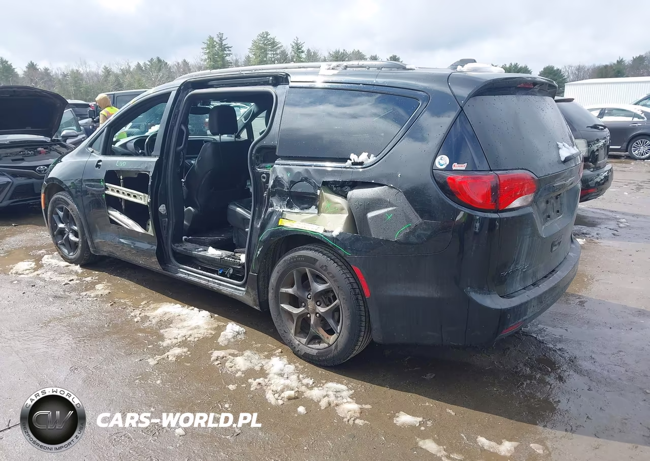 2020 Chrysler Pacifica Touring L VIN:2C4RC1BG1LR237864 - 3