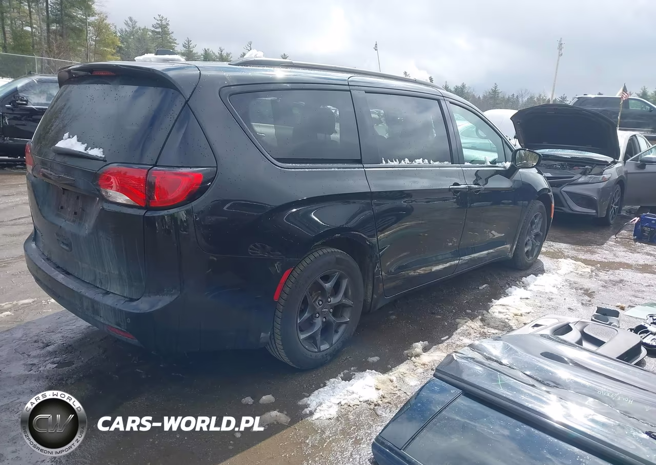 2020 Chrysler Pacifica Touring L VIN:2C4RC1BG1LR237864 - 4