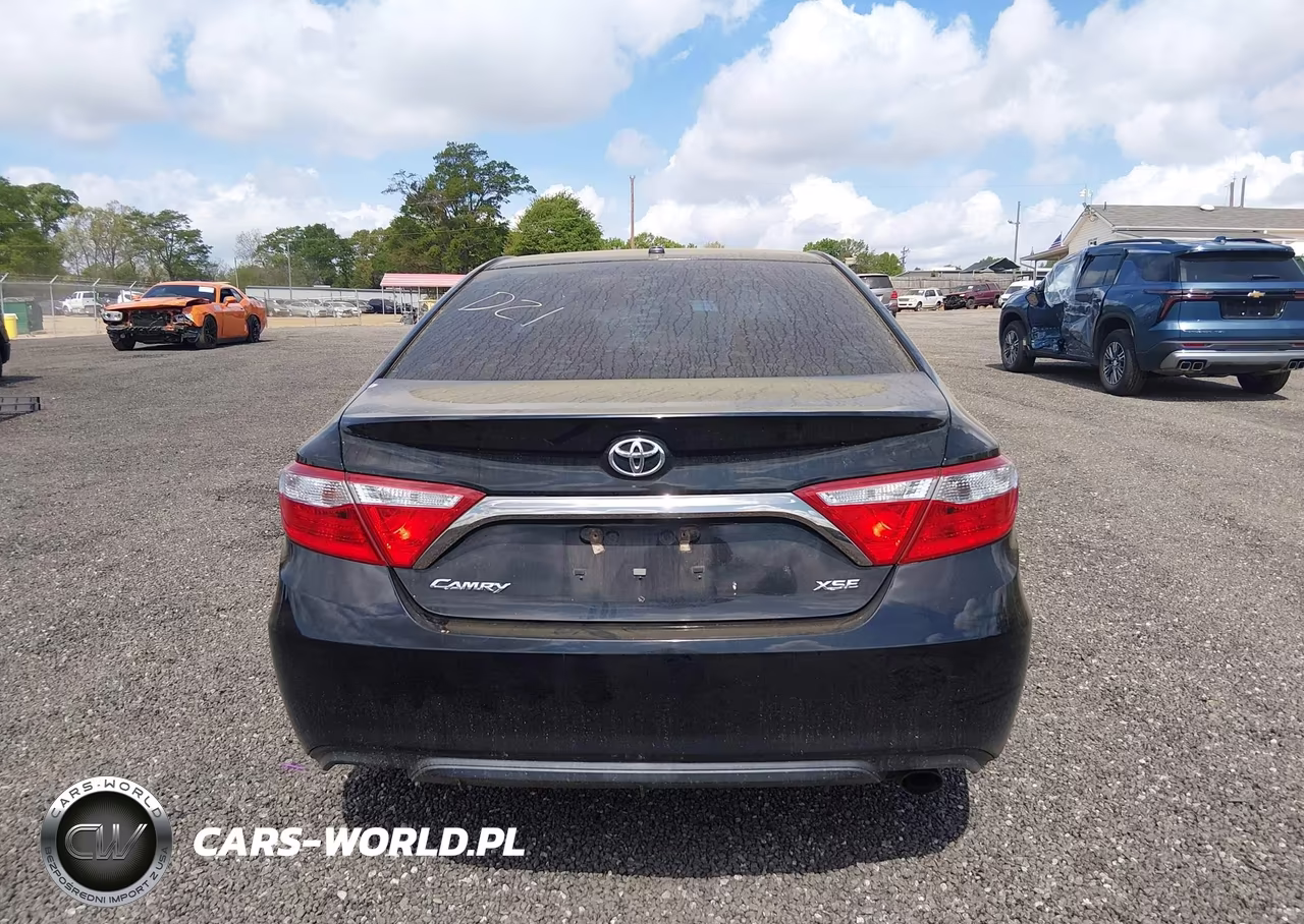 2016 Toyota Camry Xse VIN:4T1BF1FK2GU511777 - 17