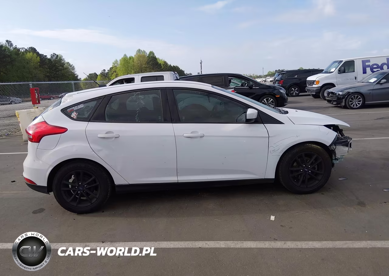 2018 Ford Focus Se VIN:1FADP3K24JL262235 - 13