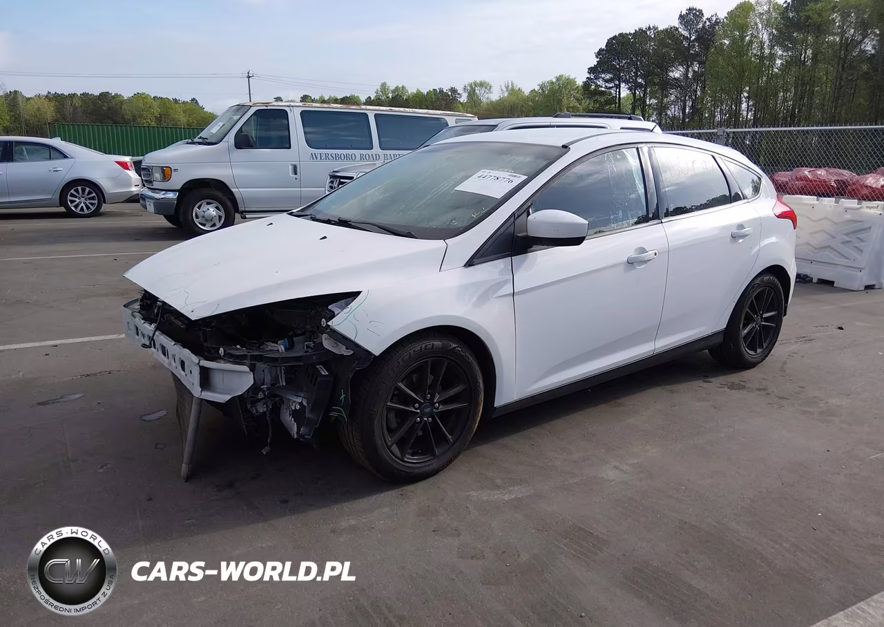 2018 Ford Focus Se VIN:1FADP3K24JL262235 - 2