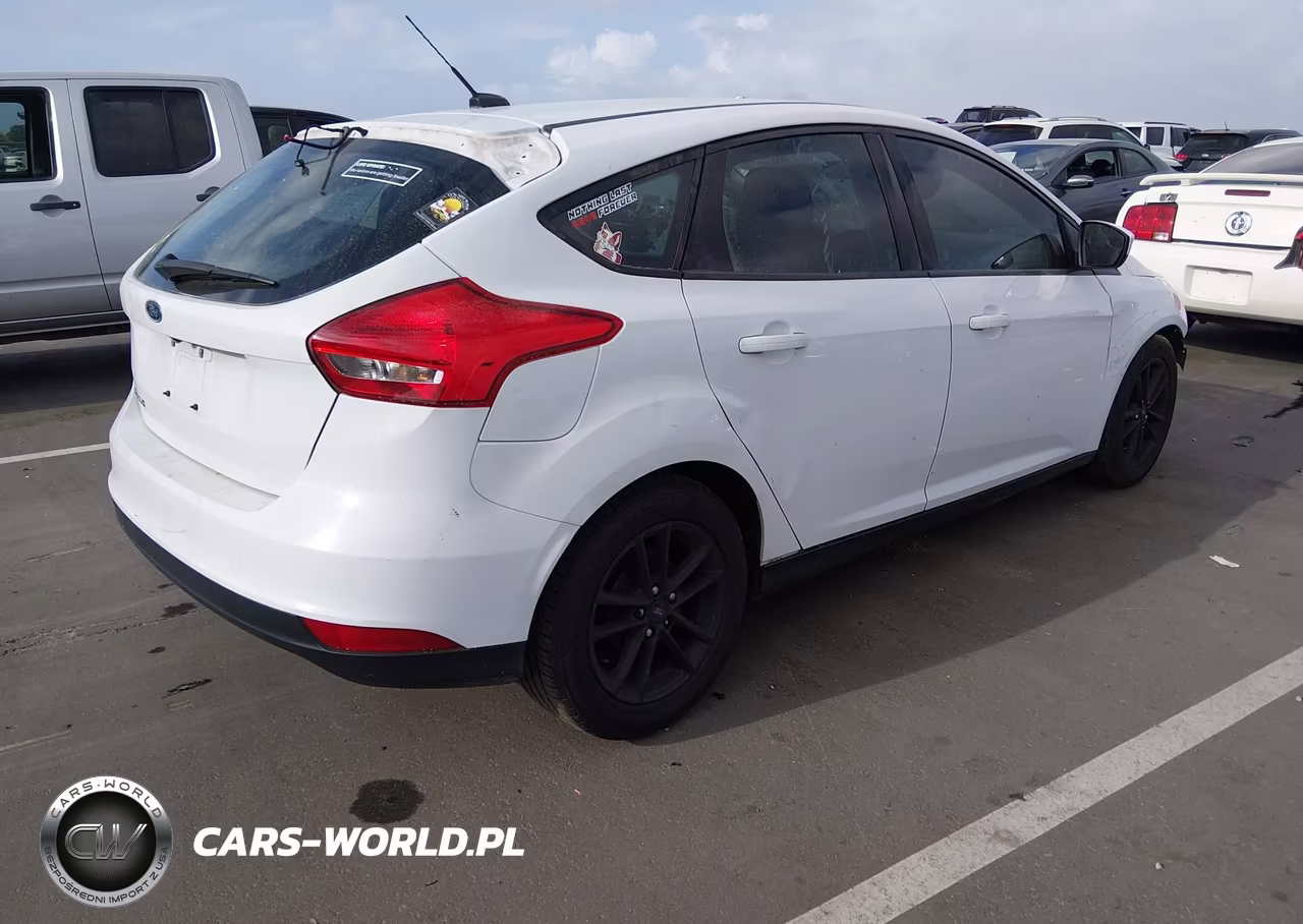 2018 Ford Focus Se VIN:1FADP3K24JL262235 - 4