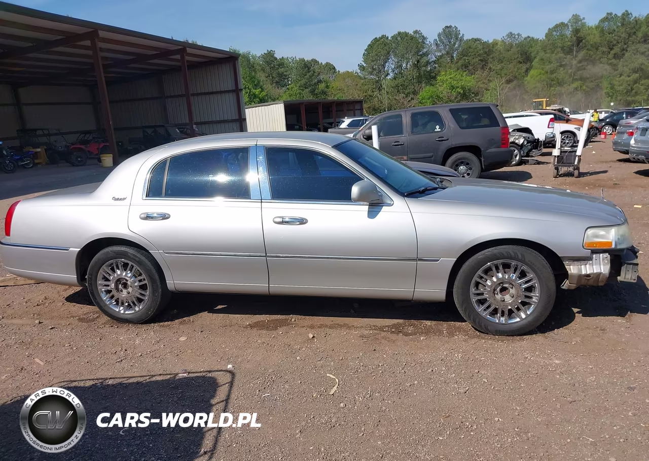 2010 Lincoln Town Car Signature Limited VIN:2LNBL8CV6AX750748 - 14