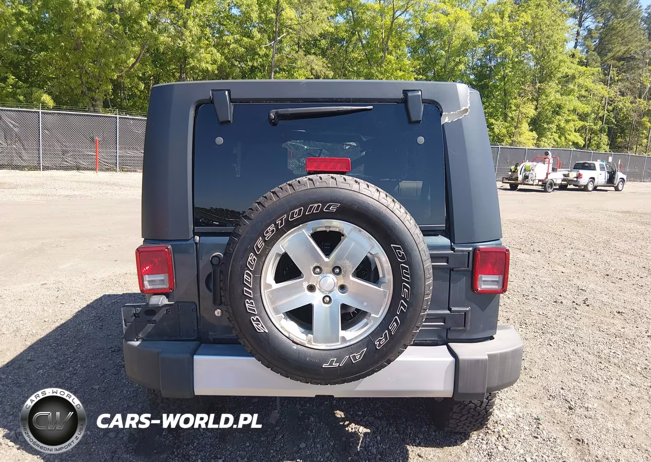 2008 Jeep Wrangler Unlimited Sahara VIN:1J4GA59128L537638 - 17