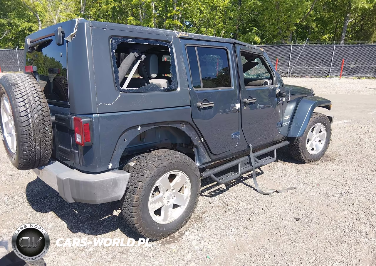 2008 Jeep Wrangler Unlimited Sahara VIN:1J4GA59128L537638 - 4