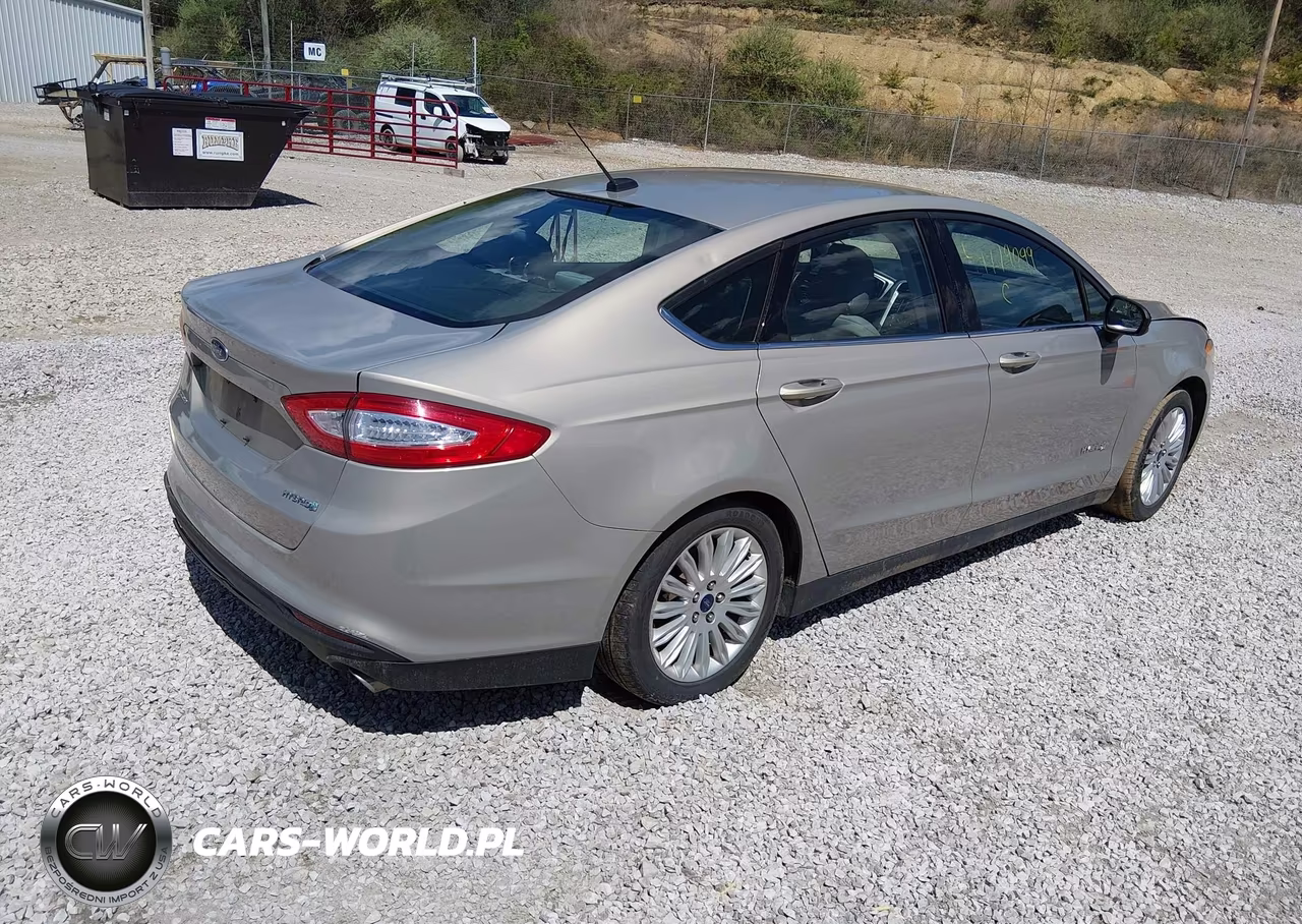 2015 Ford Fusion Hybrid S VIN:3FA6P0UU7FR266925 - 4