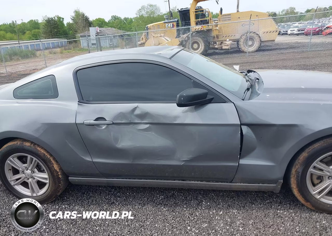 2014 Ford Mustang V6 VIN:1ZVBP8AMXE5267609 - 13