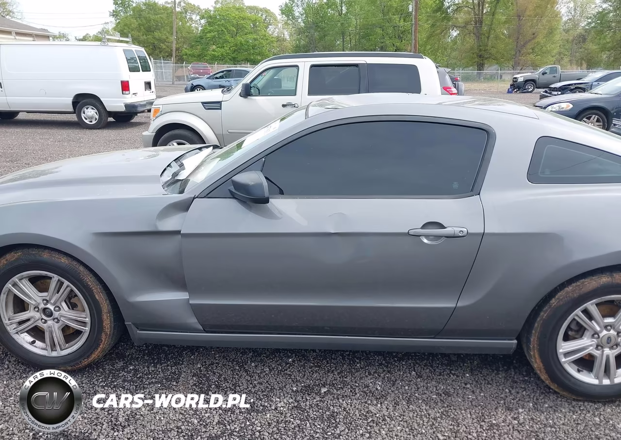 2014 Ford Mustang V6 VIN:1ZVBP8AMXE5267609 - 14