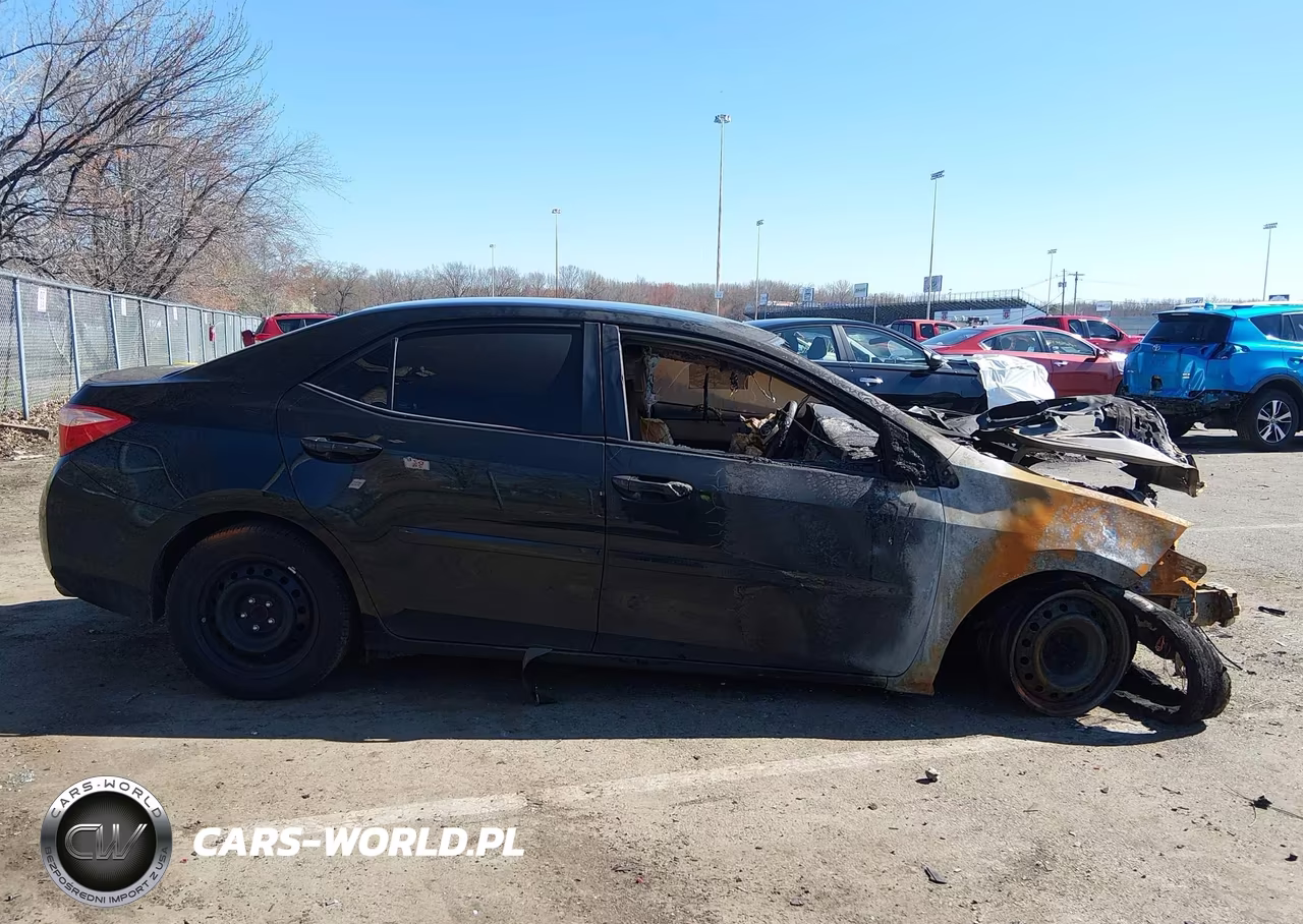 2018 Toyota Corolla Le VIN:2T1BURHE6JC111774 - 13