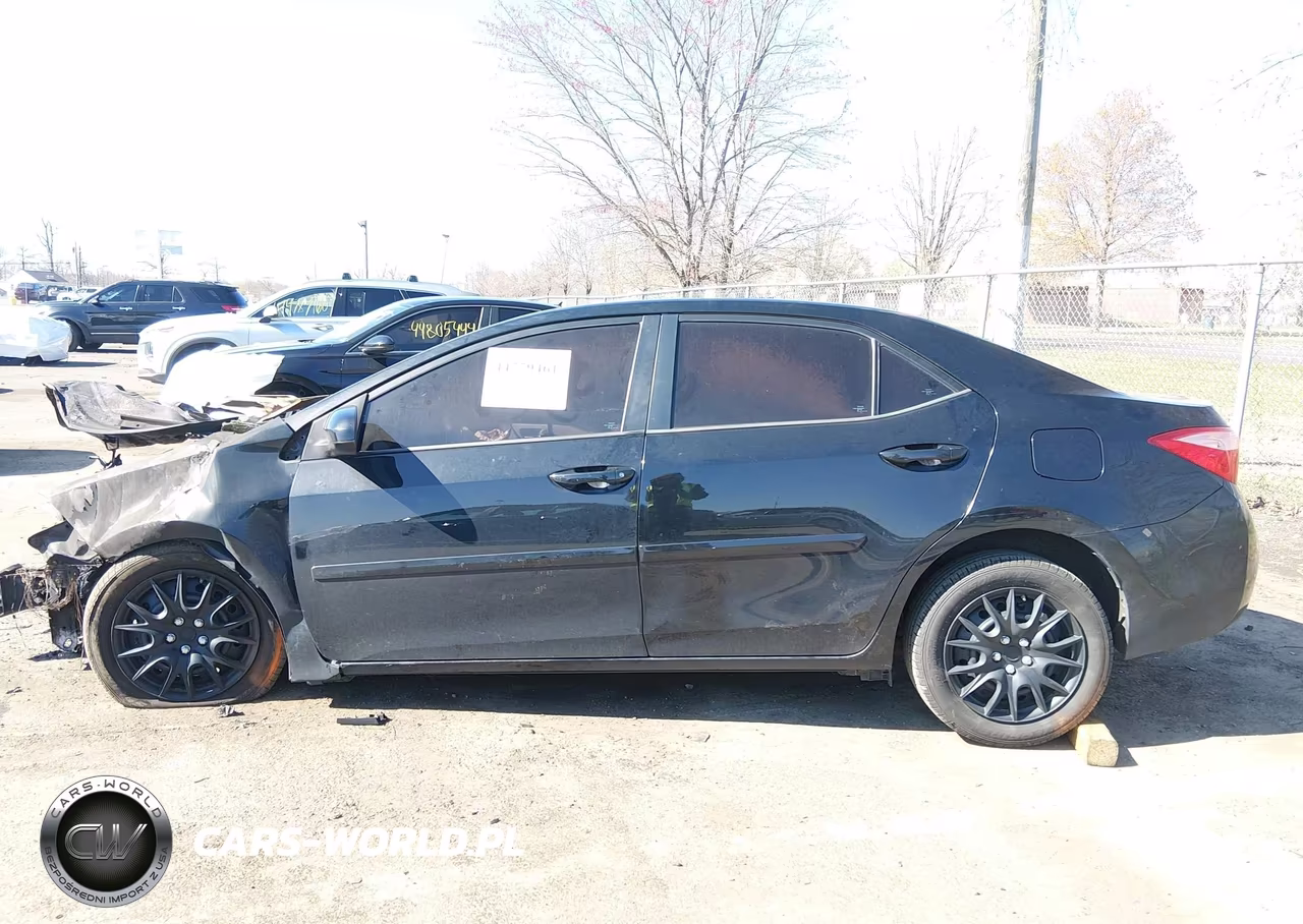 2018 Toyota Corolla Le VIN:2T1BURHE6JC111774 - 14