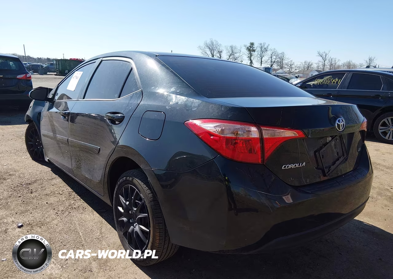 2018 Toyota Corolla Le VIN:2T1BURHE6JC111774 - 3