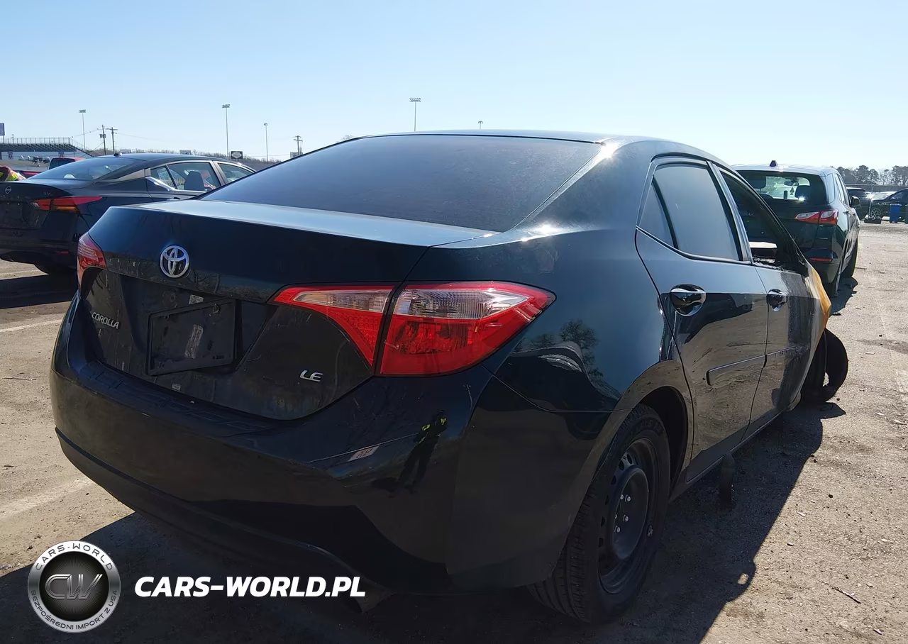 2018 Toyota Corolla Le VIN:2T1BURHE6JC111774 - 4