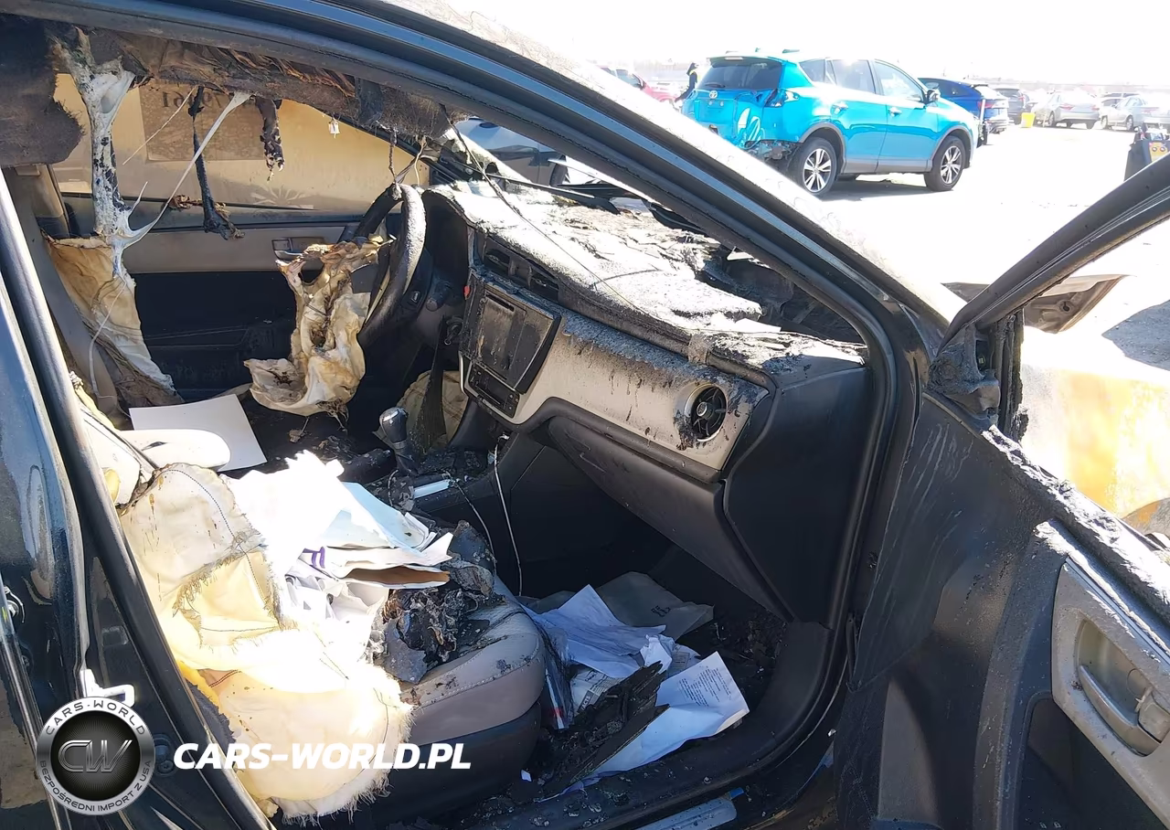 2018 Toyota Corolla Le VIN:2T1BURHE6JC111774 - 5