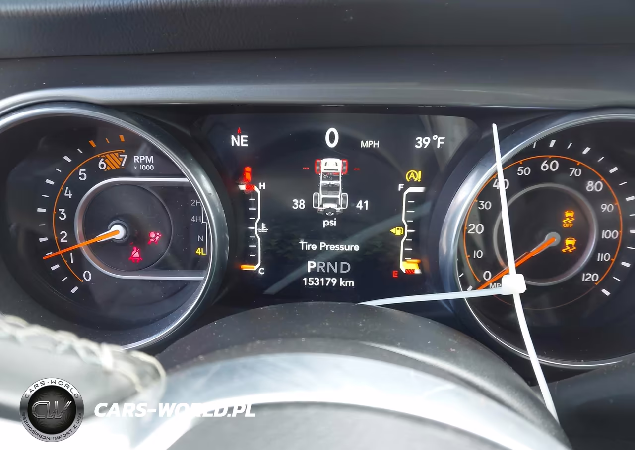 2020 Jeep Wrangler Unlimited Sahara 4X4 VIN:1C4HJXEN0LW125594 - 15
