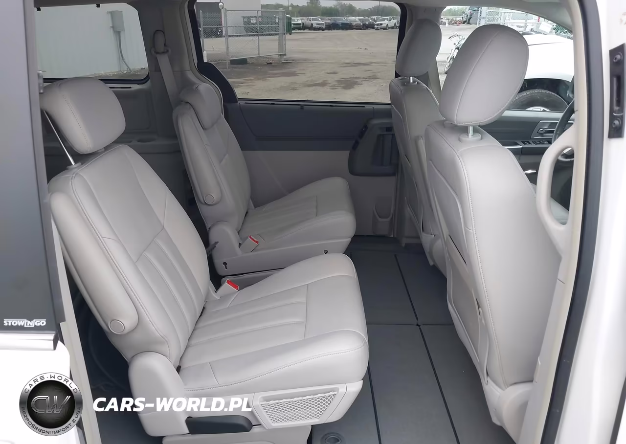 2008 Chrysler Town & Country Touring VIN:2A8HR54P58R602285 - 8