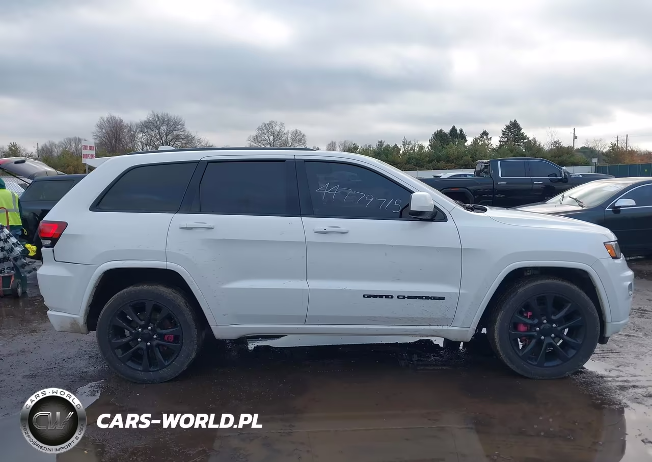 2017 Jeep Grand Cherokee Altitude 4X4 VIN:1C4RJFAG9HC905768 - 13