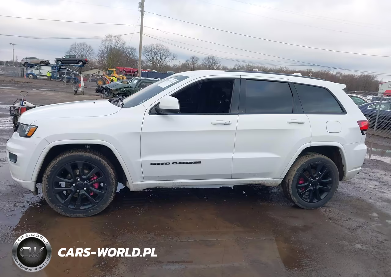 2017 Jeep Grand Cherokee Altitude 4X4 VIN:1C4RJFAG9HC905768 - 14