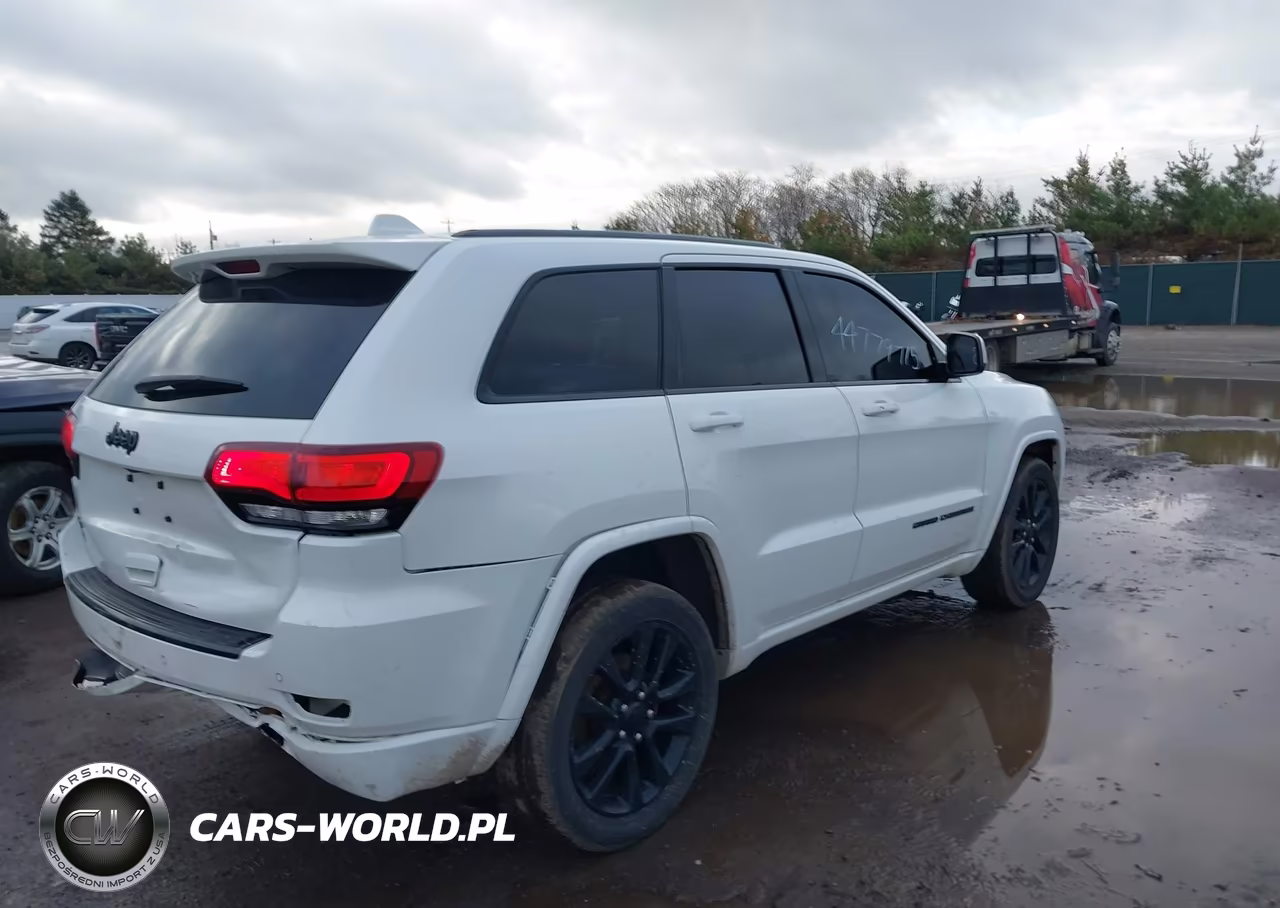 2017 Jeep Grand Cherokee Altitude 4X4 VIN:1C4RJFAG9HC905768 - 4