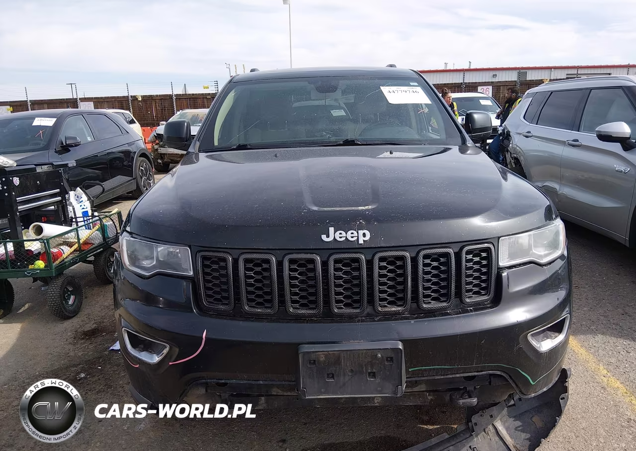 2017 Jeep Grand Cherokee Laredo 4X4 VIN:1C4RJFAG9HC800079 - 13