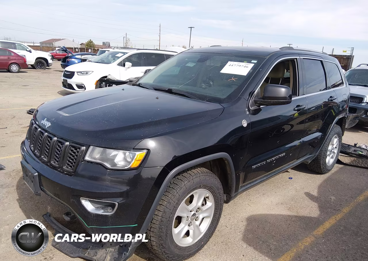 2017 Jeep Grand Cherokee Laredo 4X4 VIN:1C4RJFAG9HC800079 - 2