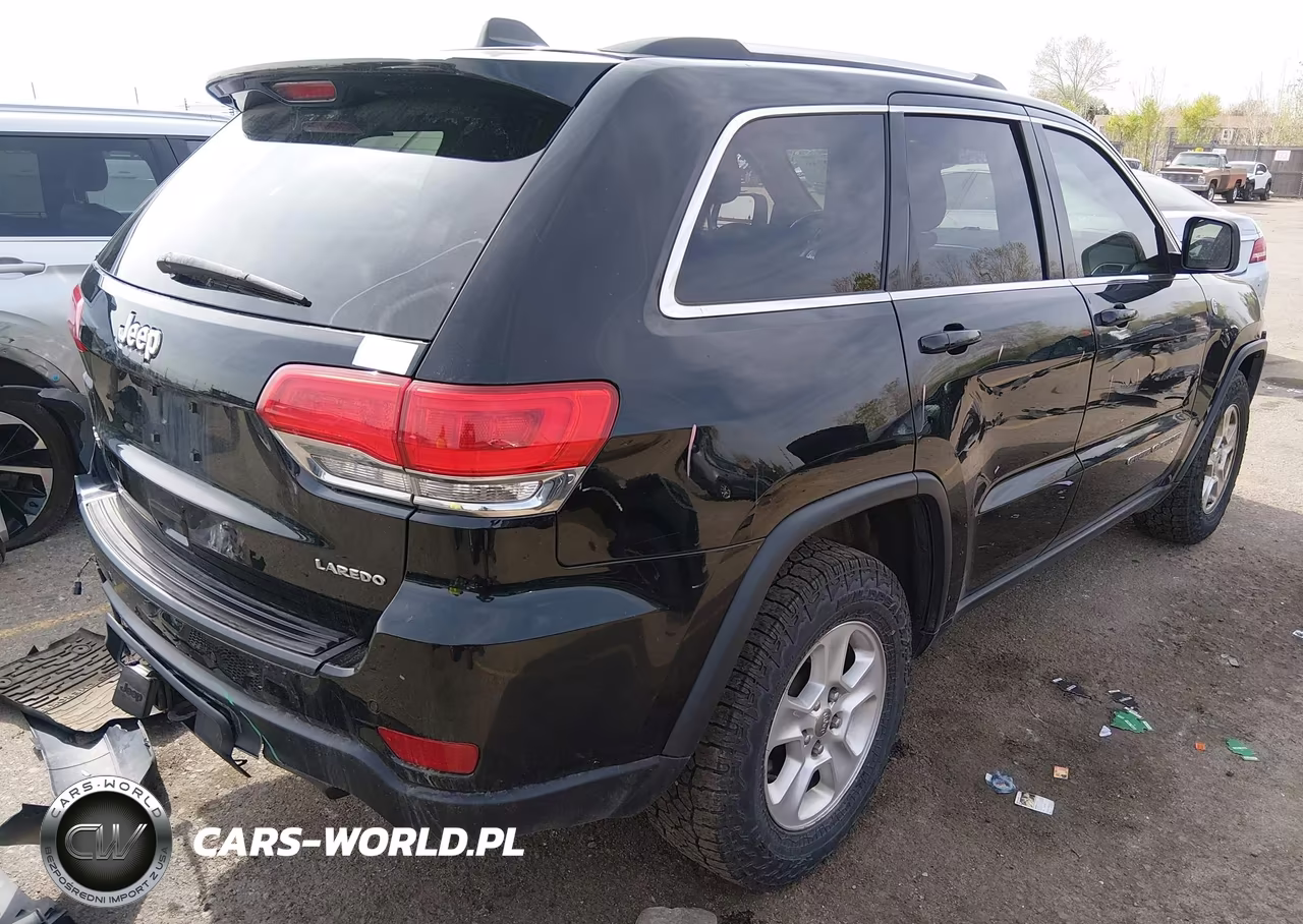2017 Jeep Grand Cherokee Laredo 4X4 VIN:1C4RJFAG9HC800079 - 4