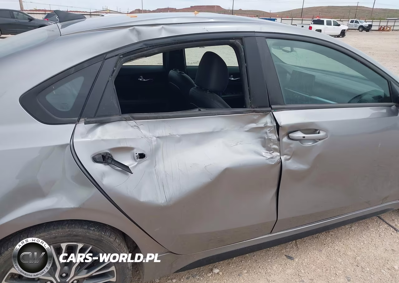 2023 Kia Forte Gt-Line VIN:3KPF54AD1PE522562 - 18