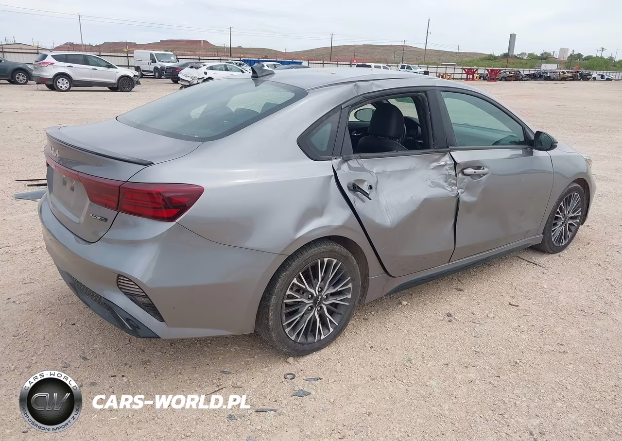 2023 Kia Forte Gt-Line VIN:3KPF54AD1PE522562 - 4