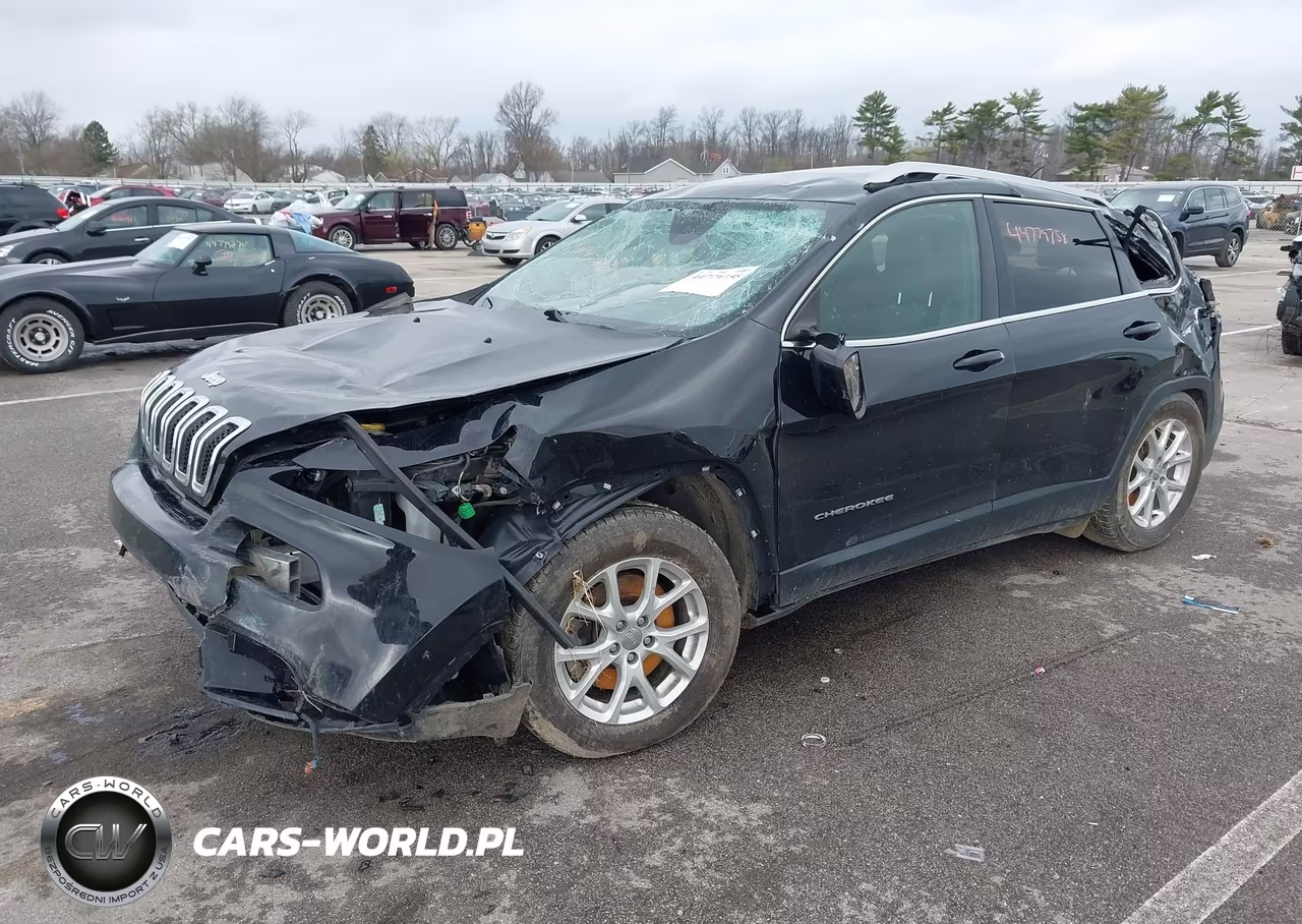 2018 Jeep Cherokee Latitude 4X4 VIN:1C4PJMCB9JD564367 - 2