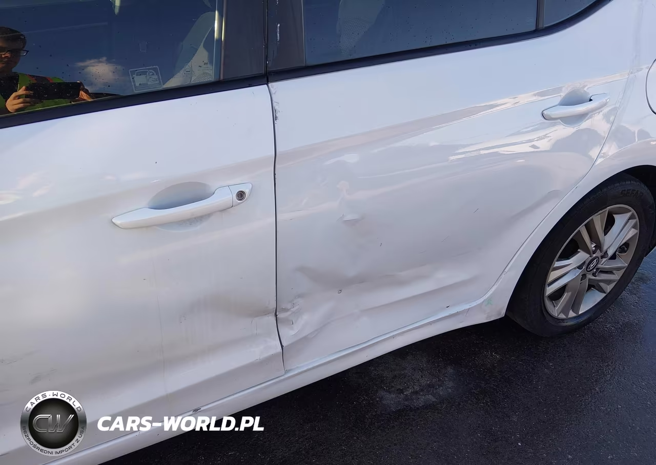 2019 Hyundai Elantra Sel VIN:5NPD84LF0KH478880 - 17