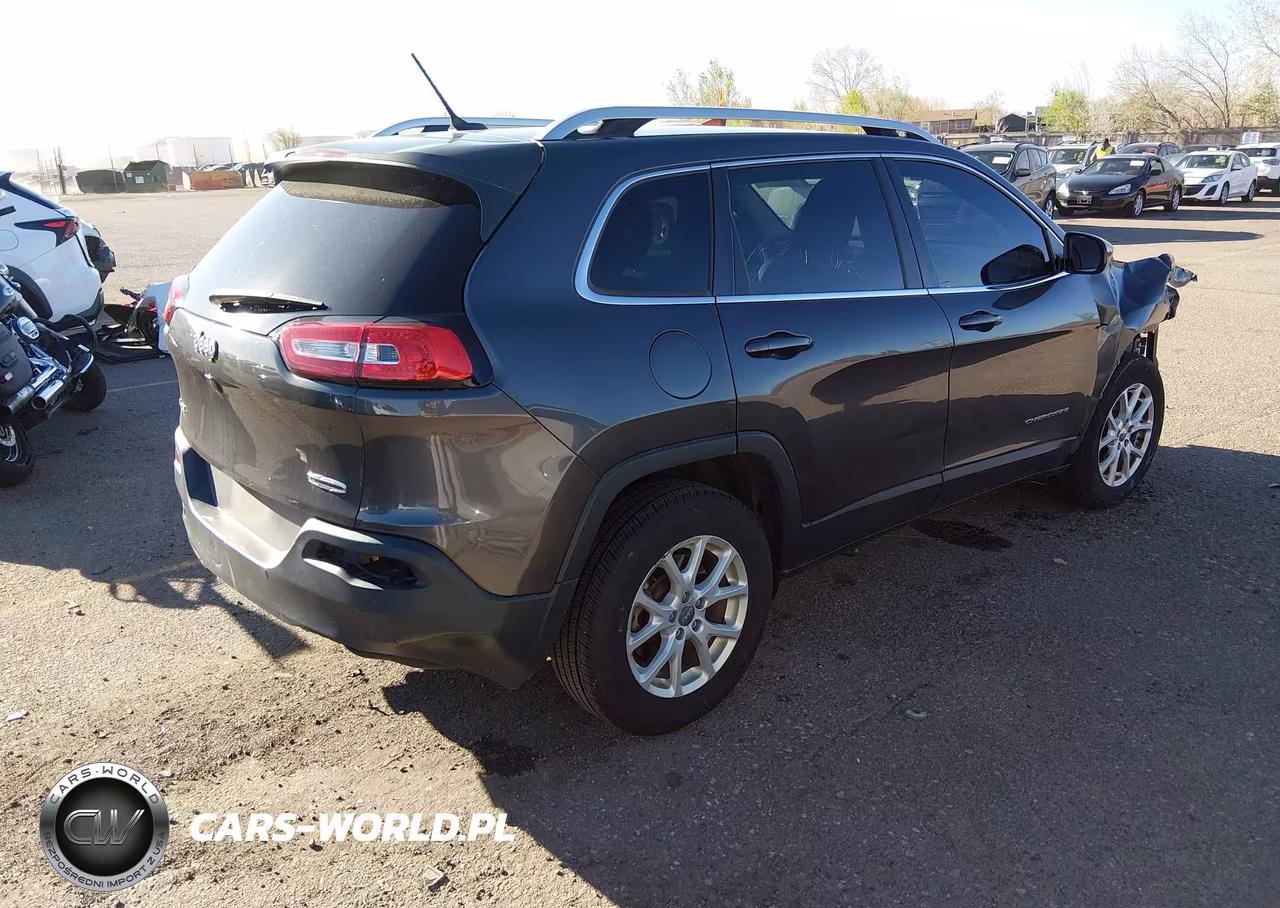 2016 Jeep Cherokee Latitude VIN:1C4PJMCB8GW316351 - 4