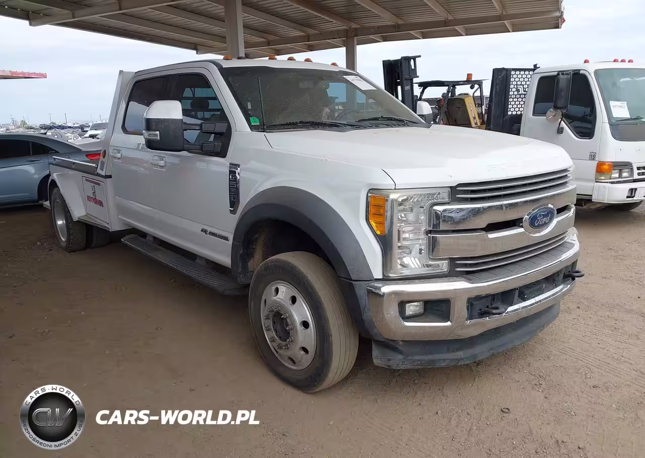 2017 Ford F-550 Chassis Lariat