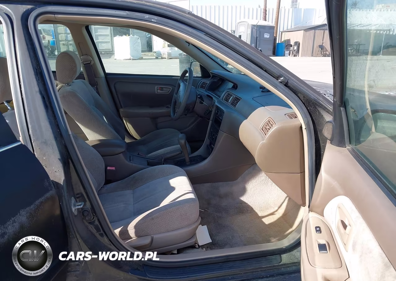 2001 Toyota Camry Le VIN:JT2BG22K510540629 - 5