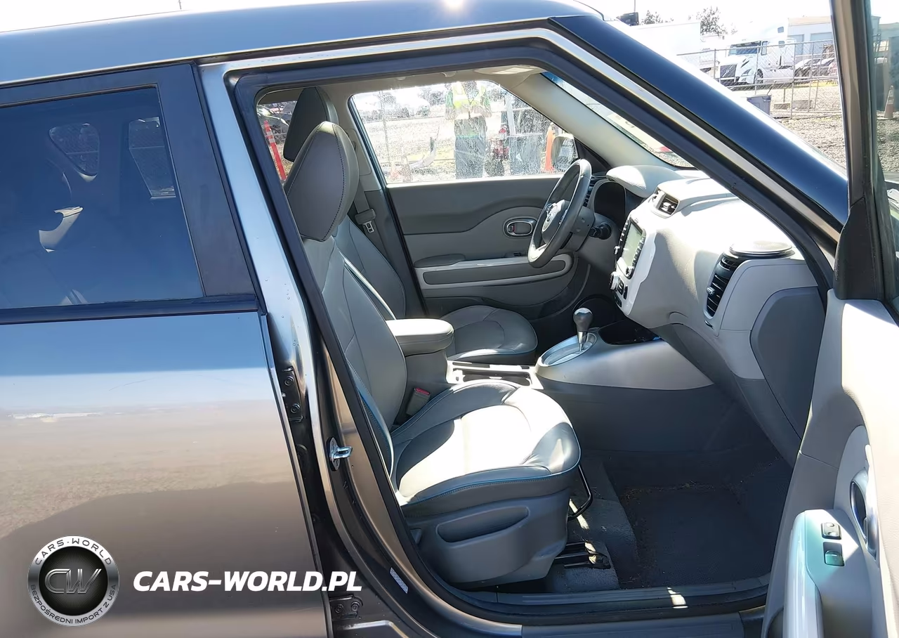 2018 Kia Soul Ev + VIN:KNDJX3AE1J7026479 - 5