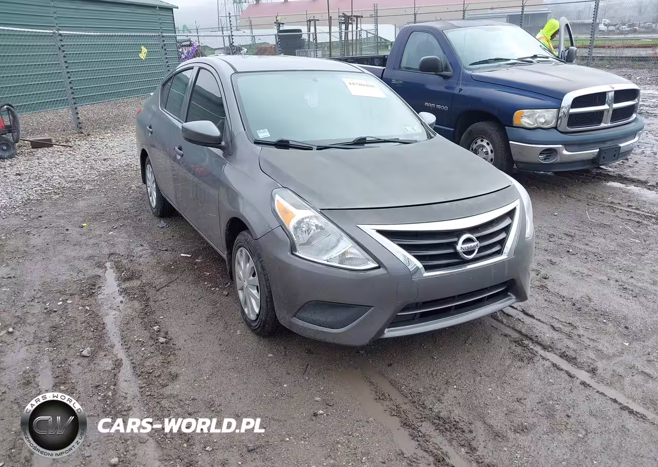2017 Nissan Versa 1.6 S+