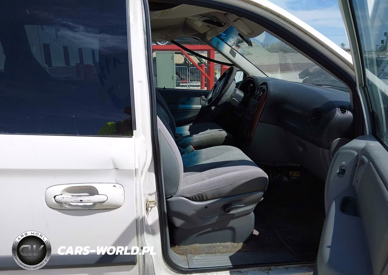2006 Chrysler Town & Country VIN:1A4GP45R26B760933 - 5