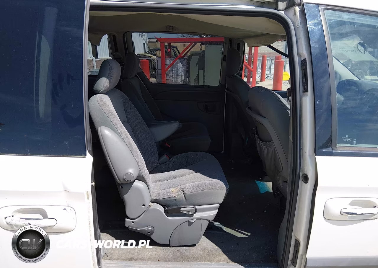 2006 Chrysler Town & Country VIN:1A4GP45R26B760933 - 8